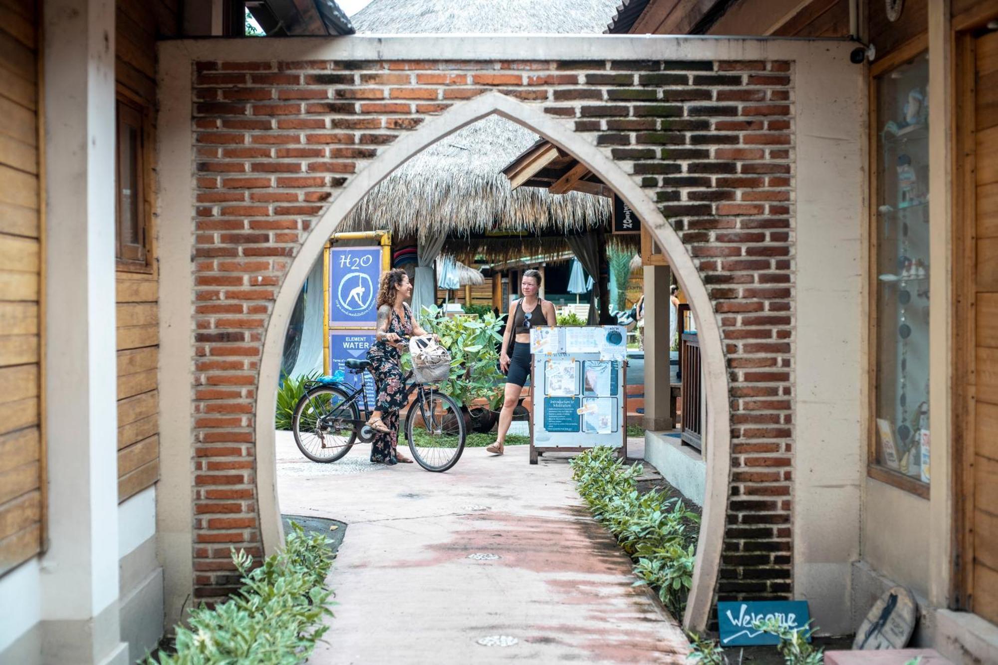 H2O Peaceful Yoga Resort Gili Air Buitenkant foto
